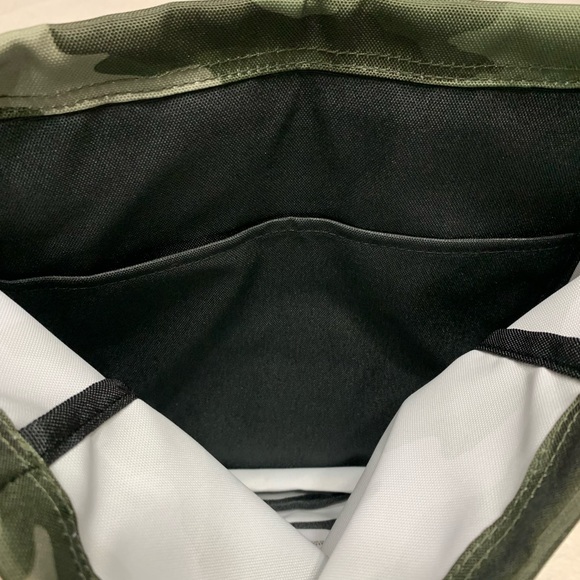 VS PINK Drawstring Camo Print Backpack - Picture 3 of 5